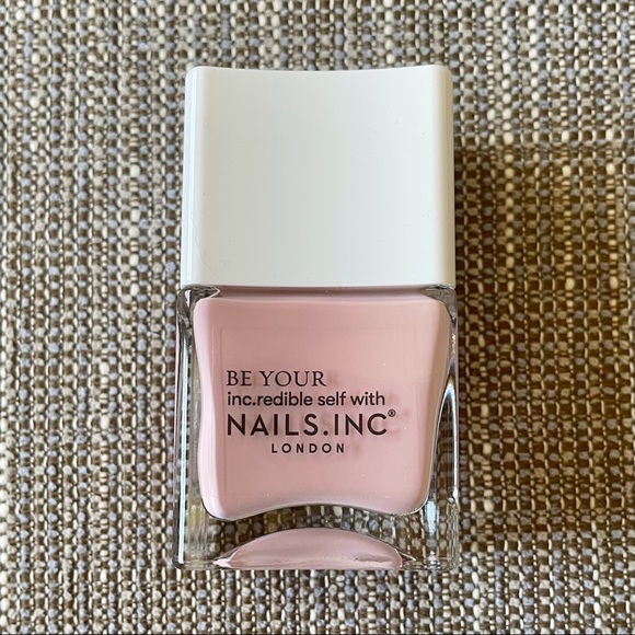 New Nails Inc. Polish in Fly By At Victoria 45 Second Speedy Gloss - Picture 5 of 10